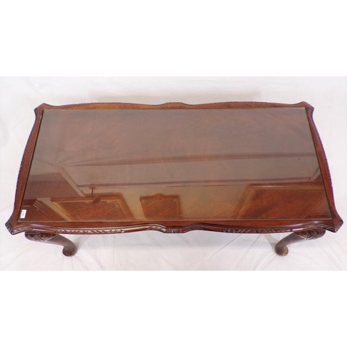 39 - Edwardian style coffee table with glass inset, serpentine borders, on cabriole legs and a matching s... 