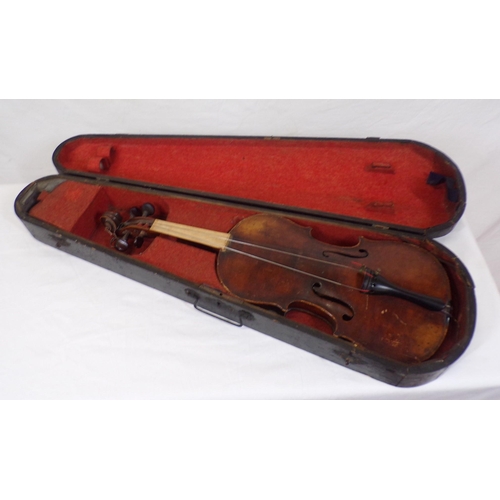 42 - Vintage violin in carrying case