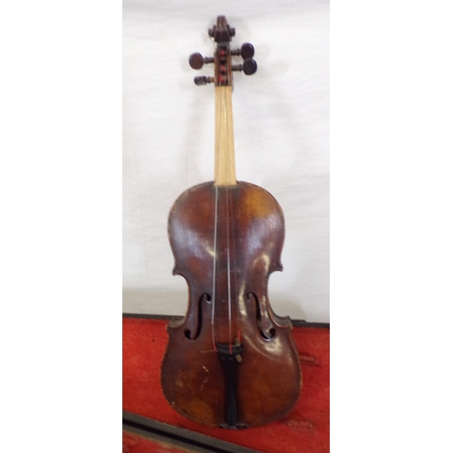 42 - Vintage violin in carrying case