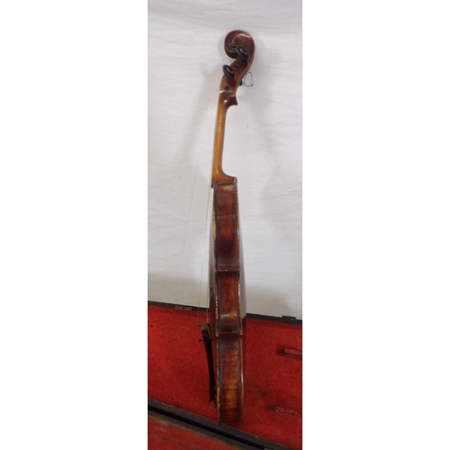 42 - Vintage violin in carrying case