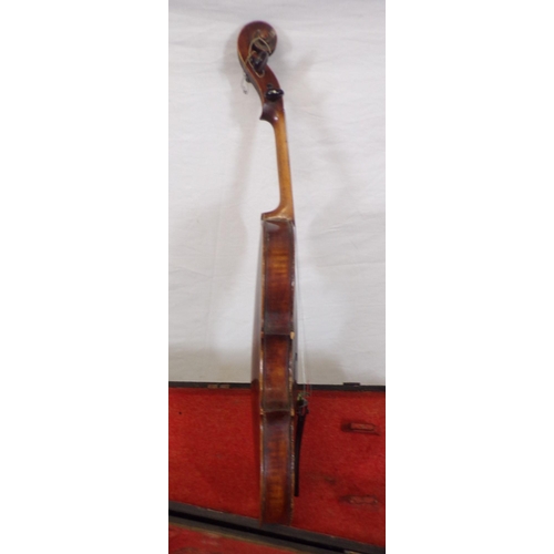 42 - Vintage violin in carrying case