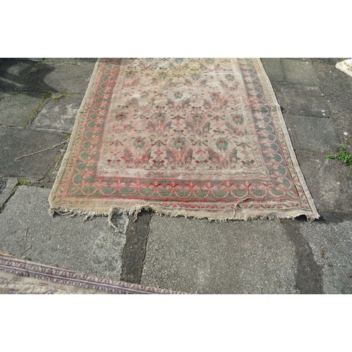 52 - 3 Iranian rugs, richly decorated. 270 x 210cm, 350 x 270cm, 260 x 200cm