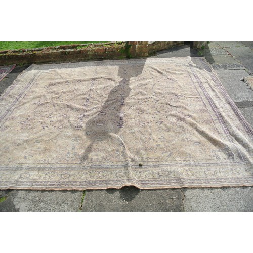 52 - 3 Iranian rugs, richly decorated. 270 x 210cm, 350 x 270cm, 260 x 200cm