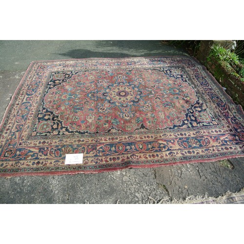 52 - 3 Iranian rugs, richly decorated. 270 x 210cm, 350 x 270cm, 260 x 200cm