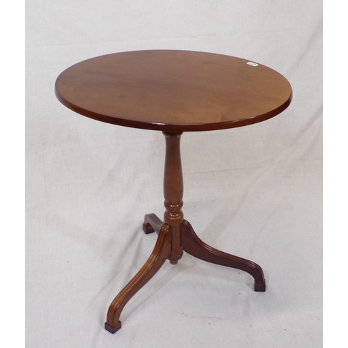 54 - Victorian oval lamp table with tip up top