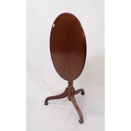 54 - Victorian oval lamp table with tip up top