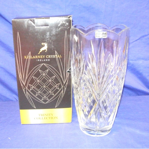 72 - Pair of Killarney crystal flower vases with wavy rims and faceted decoration