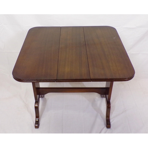 141 - Edwardian mahogany pembroke table with drop leaves, rounded borders, swivel top, shaped legs with st... 