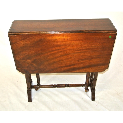 166 - Victorian mahogany pembroke table with drop leaves, gateleg support, turned columns, on bracket feet