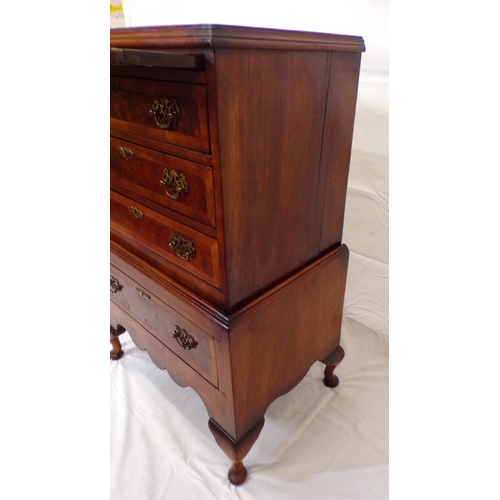 171 - Georgian crossbanded mahogany small chest on stand with pull-out shelf, four drawers with brass drop... 