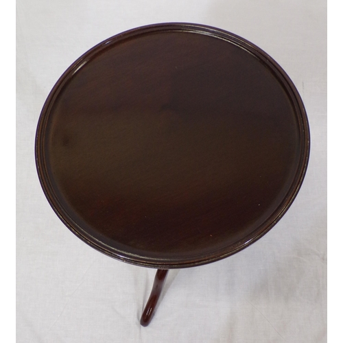 199 - Victorian mahogany round lamp or wine table with reeded raised border, reeded foliate decorated colu... 