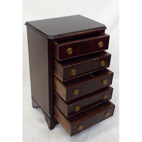 96 - Small Edwardian chest of five drawers with brass drop handles, on bracket feet