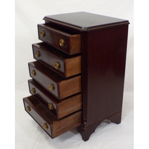 96 - Small Edwardian chest of five drawers with brass drop handles, on bracket feet