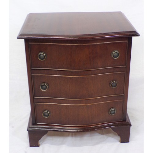 91 - Edwardian serpentine fronted mahogany small chest of three drawers, with drop handles, on bracket fe... 