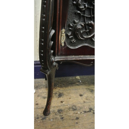 195 - Victorian mahogany display cabinet with ornate scroll decorated back, shaped bevelled mirror insets,... 