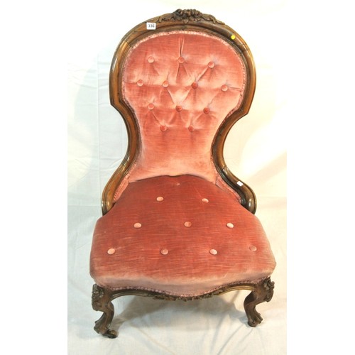 336 - Victorian walnut ladies spoonback chair with foliate carving, buttoned upholstery, serpentine fronte... 