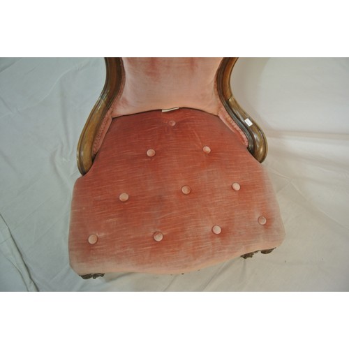 336 - Victorian walnut ladies spoonback chair with foliate carving, buttoned upholstery, serpentine fronte... 