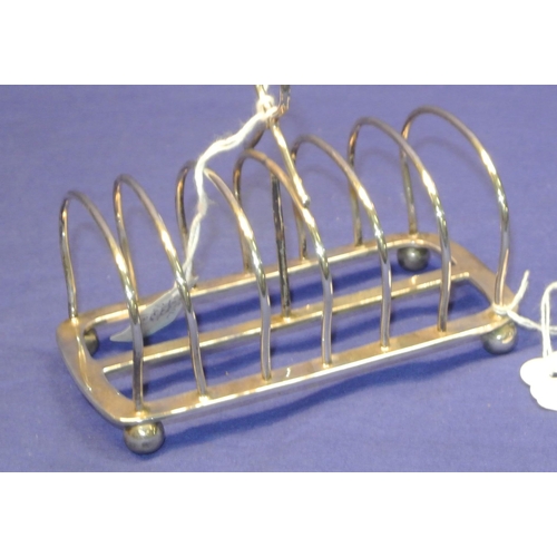 100 - Edward VII London silver 6 bar toast rack, 1917, hight 9x13x7cm