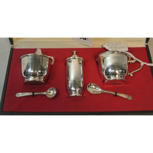 142 - Irish silver five piece condiment set in presentation box, Dublin 1978