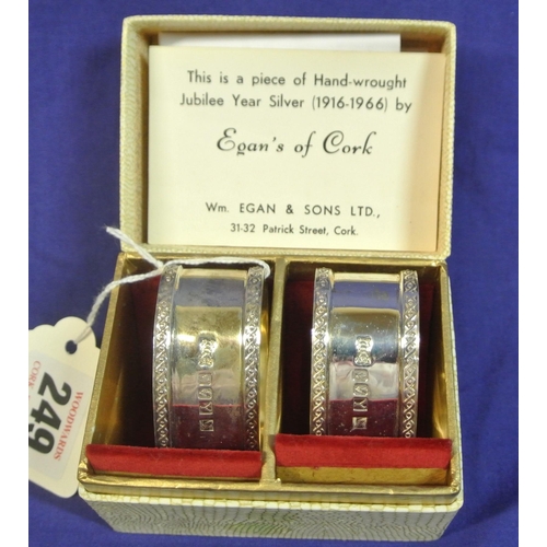 249 - Irish silver pair of napkin rings with Celtic borders, in presentation box, by William Egan & Sons, ... 