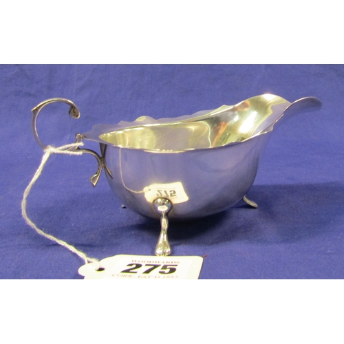 275 - Irish silver sauceboat with wavy rim and shaped handle, by S.D. O'Neill, Belfast 1906. 15.5x6x8.5cm,... 