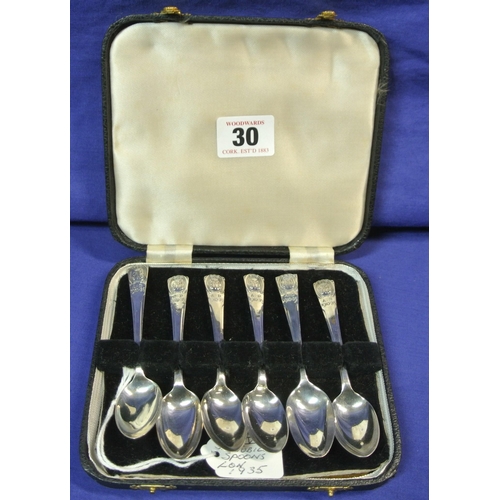 30 - Set of 6 English silver coffee spoons in case, London 1935