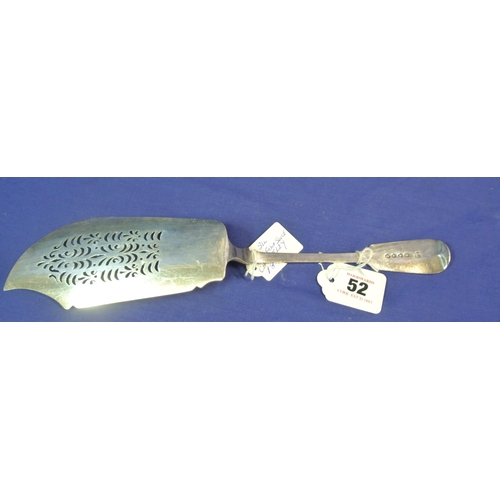 52 - Victorian silver fish slice with crested fiddle pattern handle, by Chas Eley, London 1840