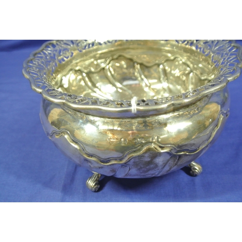 90 - Birmingham silver rose bowl with pierced wavy rim, on 4 scroll feet, dated 1903, 20cm diam.