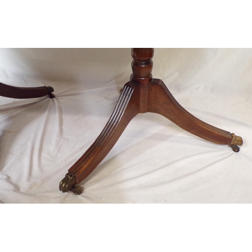 25 - Edwardian mahogany twin pillar dining table with reeded borders, raised on turned columns with reede... 
