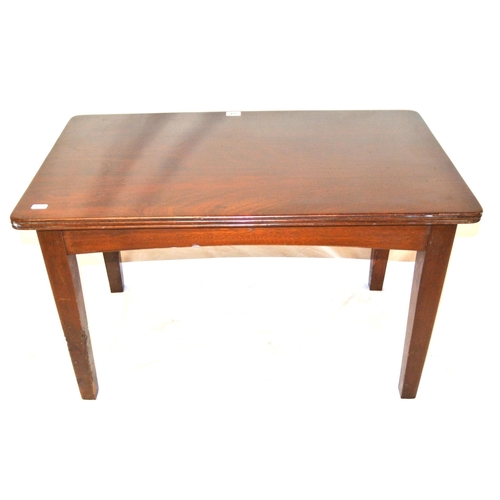 44 - Mahogany coffee table with reeded borders and tapering legs