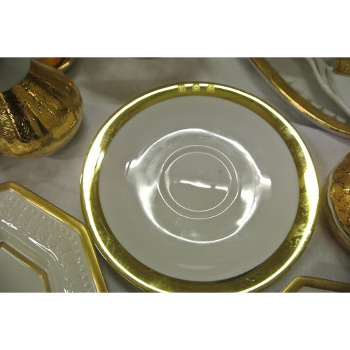 11 - Assorted lot of porcelain, etc in box