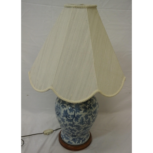 124 - Oriental style baluster shaped converted lamp with foliate decoration and timber base