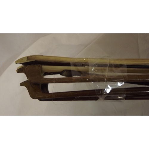 28 - Assorted lot of violin bows