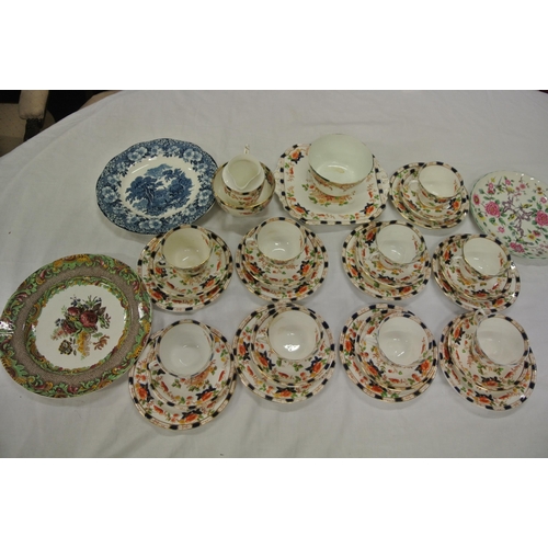 4 - Assorted lot of porcelain, tea service, etc in box