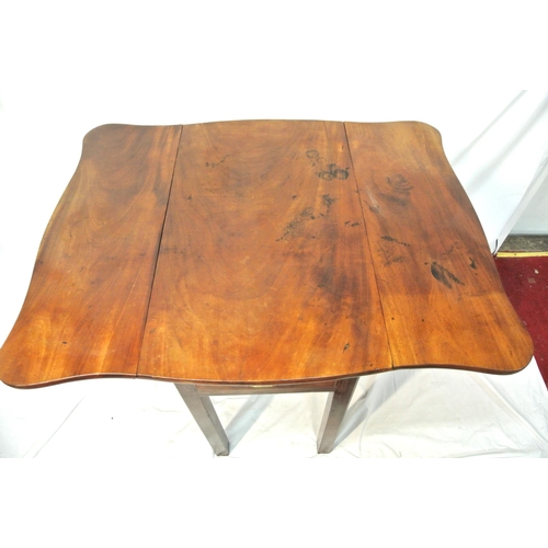 139 - Georgian mahogany Pembroke table with serpentine shaped drop leaves, pull-out support, frieze drawer... 