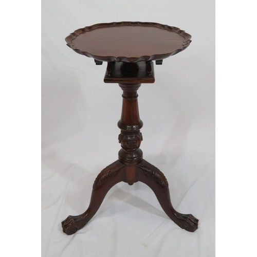 64 - Victorian style tip-up occasional or lamp table with piecrust border, gateleg support, on reeded tur... 