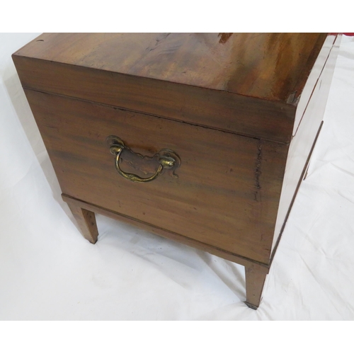 134 - Georgian style mahogany cellarette with lift-up lid, lined interior, brass drop handles with shaped ... 