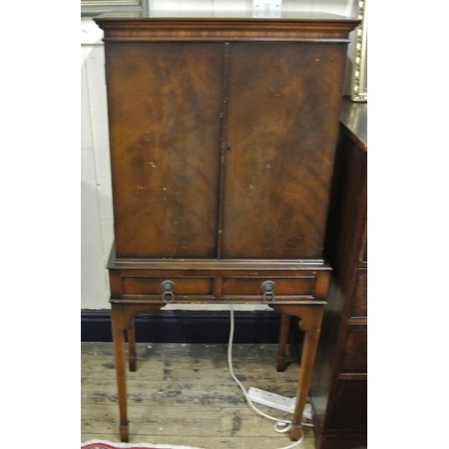 15 - Mahogany drinks cabinet with serpentine lined interior, mirrored back, two frieze drawers with brass... 