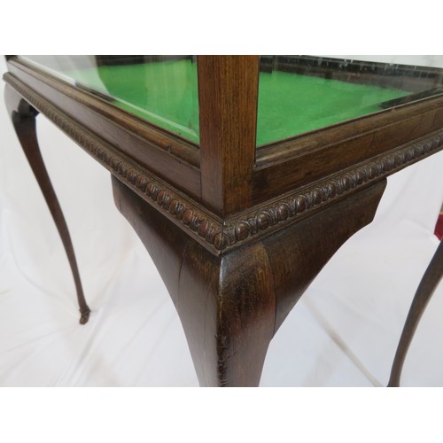 24 - Edwardian mahogany bijouterie table with glazed top and sides, lift-up lid, lined base, on cabriole ... 
