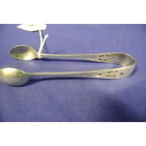 169 - Sheffield silver sugar tongs with thistle decorated pierced handle and oval grips 43g, 12cm