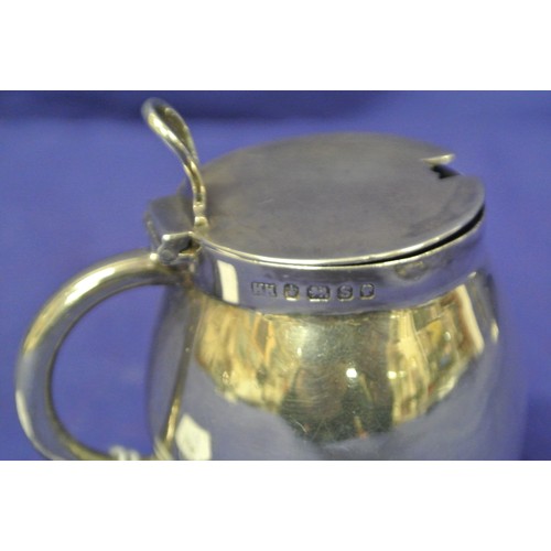 197 - Victorian Sheffield silver mustard pot with hinged lid and shaped handle and blue glass liner, 6cm 6... 