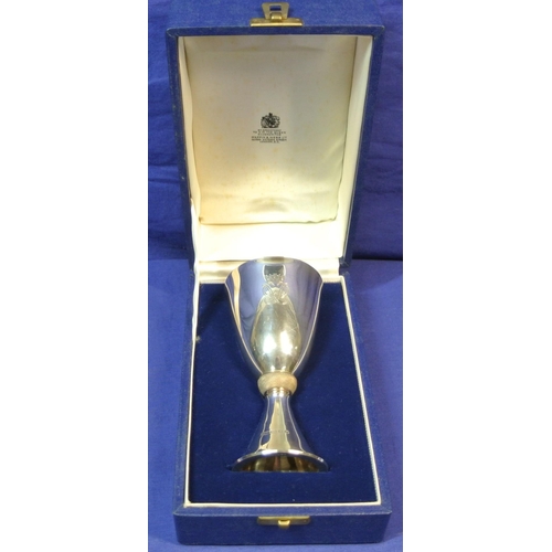 101 - London silver commemorative chalice - Royal Jubilee, dated 1972. H14cm x D 7.5cm