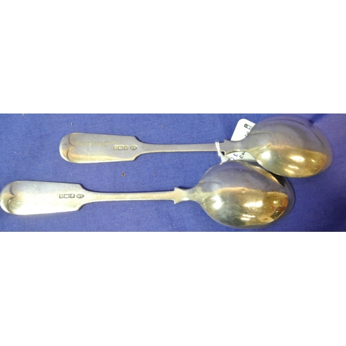 147 - Pair of Edward VII London silver dessert spoons with fiddle pattern handles, 1902, 92g,   17cm