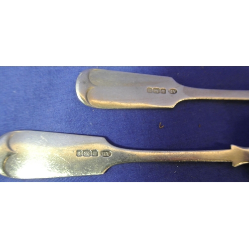 147 - Pair of Edward VII London silver dessert spoons with fiddle pattern handles, 1902, 92g,   17cm