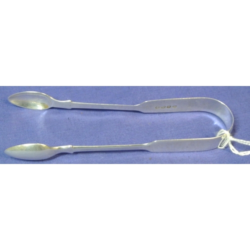 167 - Two London silver sugar or ice cube tongs with oval grips L 14cm   35g