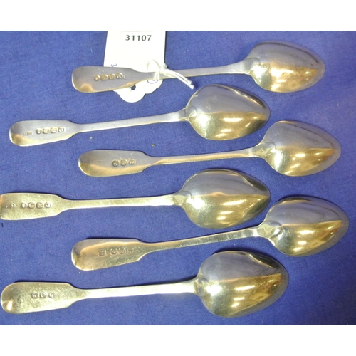 189 - Set of six English silver tea spoons with fiddle pattern handles L 14cm