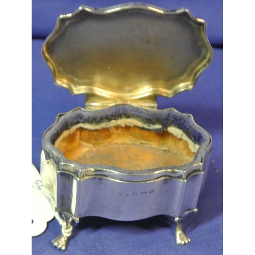 193 - Birmingham silver trinket or ring box with serpentine sides, foliate and ribbon decorated top, on fo... 