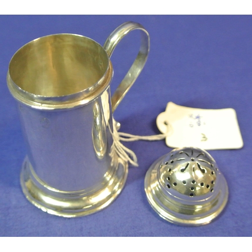 253 - George II silver pepper pot of round form with shaped handle and stepped base, by Emmanuel Walker, D... 