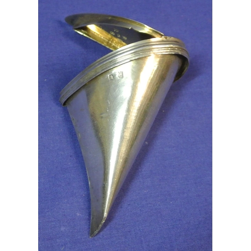 273 - Irish silver sail shaped snuff box with reeded shaped base by H Flavelle, Dublin 1832, H 8cm x 7 x 4... 