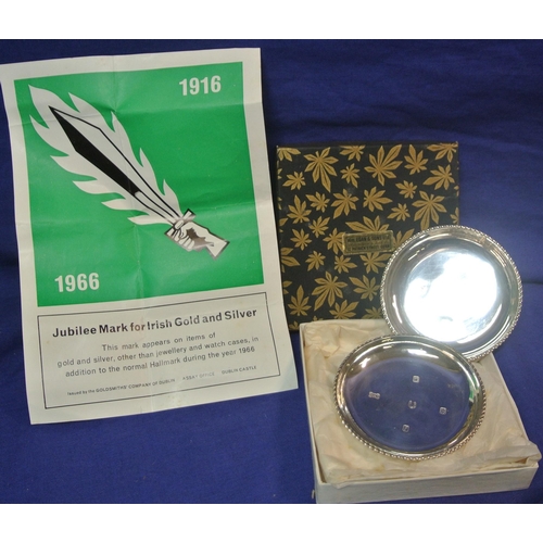 293 - Pair of Cork silver commemorative pin trays with gadroon borders, Gleninsheen collar mark for 1966, ... 